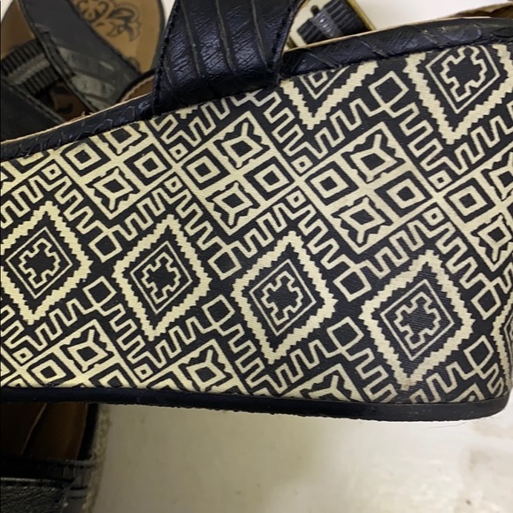 Black and white patterned wedge - Picture 4 of 5